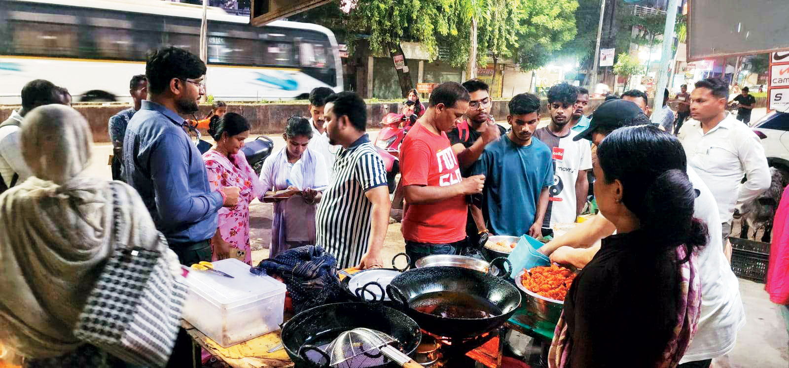 41 दुकानों से लिए 208 सैंपल, अवमानक खाद्य पदार्थ किया नष्ट