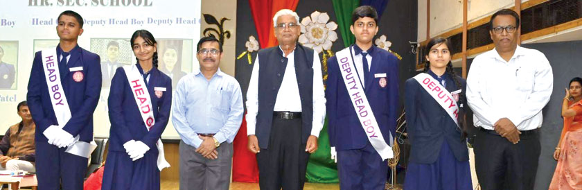 श्री गुजराती अंग्रेजी स्कूल में छात्र परिषद ने ली शपथ