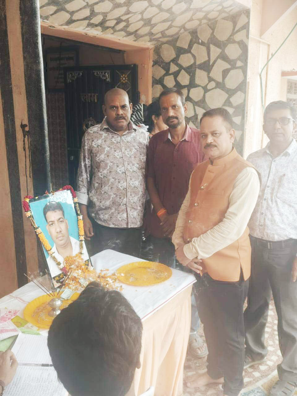 भाजपा नेता अखिलेश  केशरवानी को दी श्रद्धांजलि