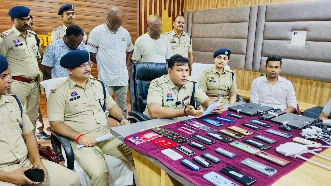 अंतरराष्ट्रीय सायबर ठग दिल्ली से गिरफ्तार