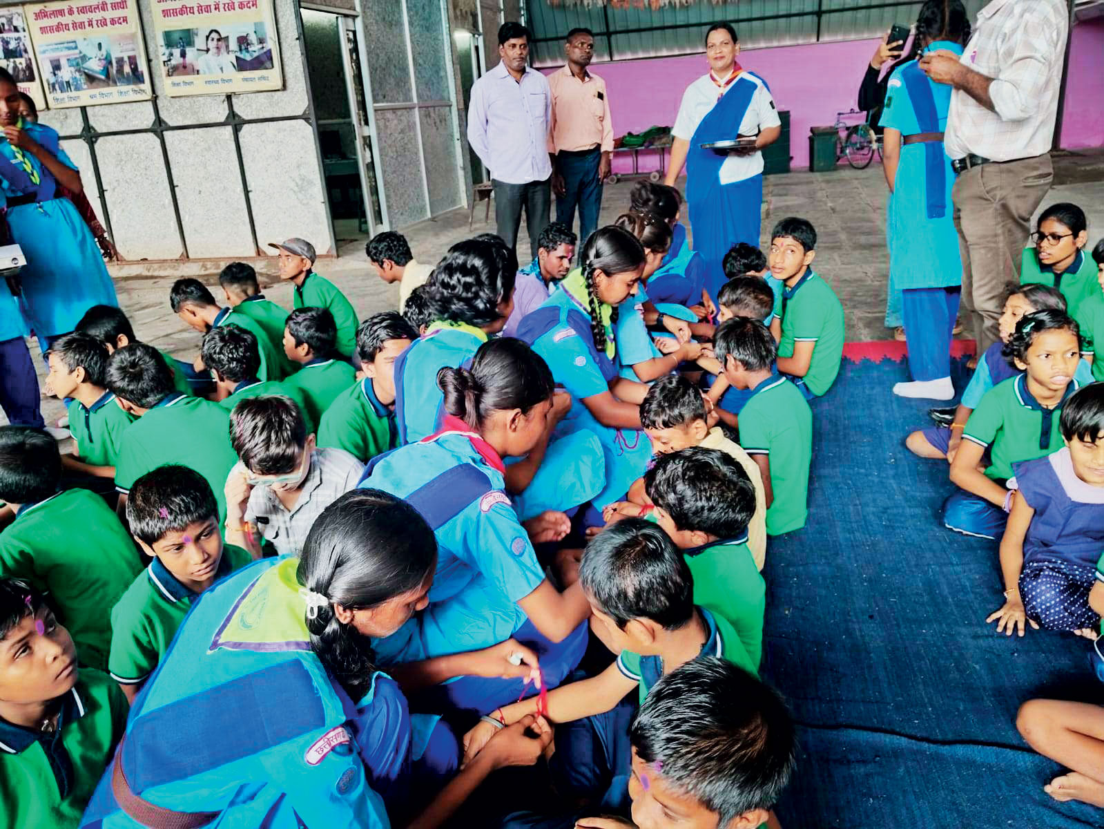 अभिलाषा दिव्यांग स्कूल में मनाया गया रक्षाबंधन, गाइड रेंजरों ने बांधी राखियां