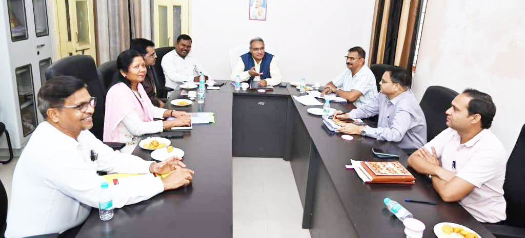 खाद्य आयोग की पहली समीक्षा बैठक संपन्न  अध्यक्ष ने विभागवार योजनाओं की समीक्षा की