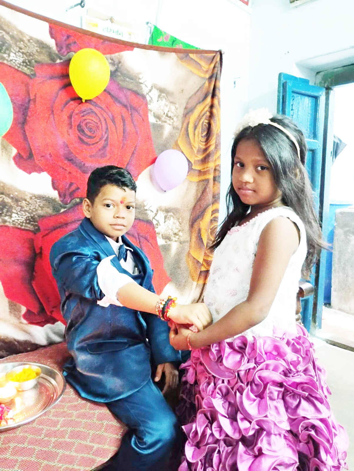 रक्षाबंधन पर बहनों को मिला आशीर्वाद