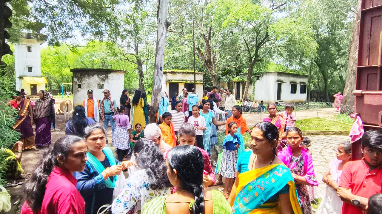 कैदियों की सजी कलाईयां उपहार में बहनों ने अपराध छोडऩे का मांगा वचन