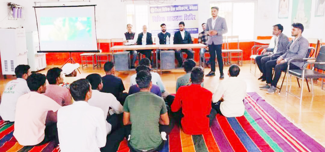 आदिवासी बालिकाओं को अधिकारों की दी जानकारी