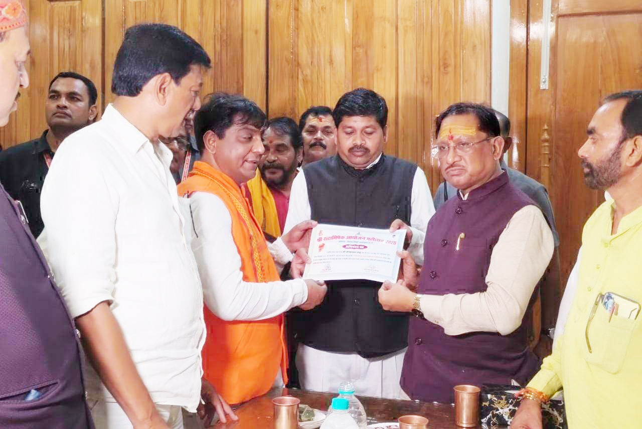 हड्डी विशेषज्ञ ओमप्रकाश का सीएम के हाथों सम्मान