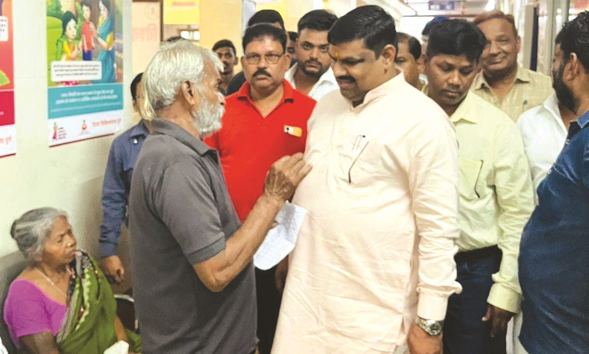 विधायक गजेन्द्र यादव ने किया जिला अस्पताल का निरीक्षण