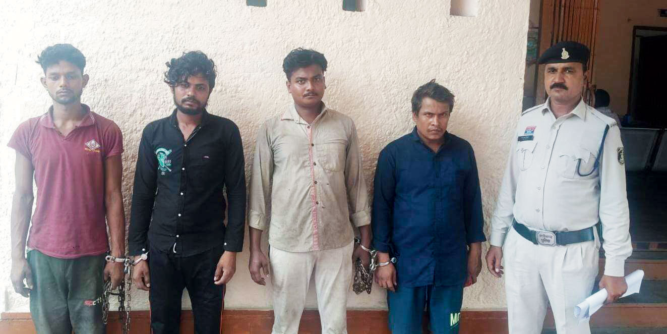 स्कूटी में बैठने के विवाद में हत्या, 4 गिरफ्तार