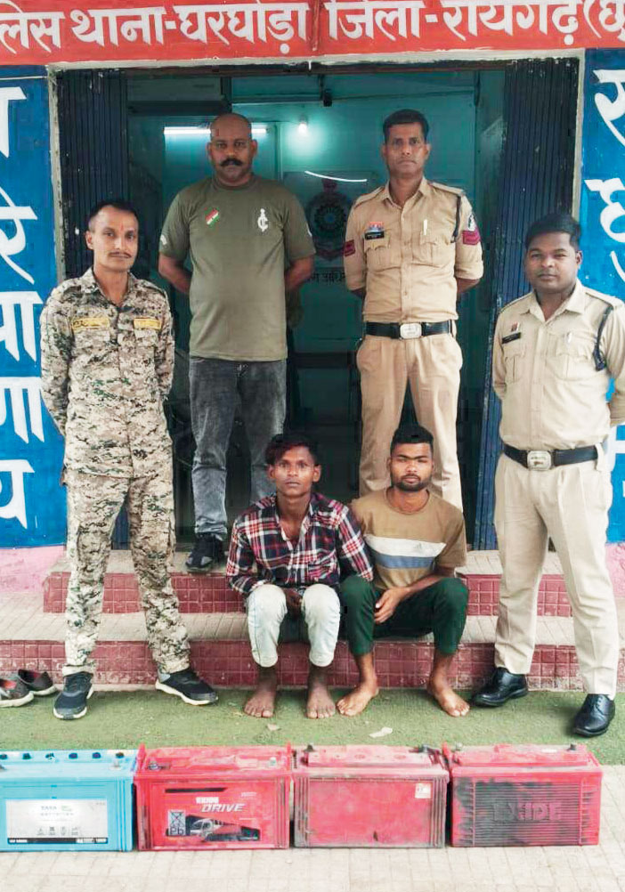 चोरी की 4 बैटरी संग दो आरोपी गिरफ्तार, चोरी के दो मामलों का खुलासा