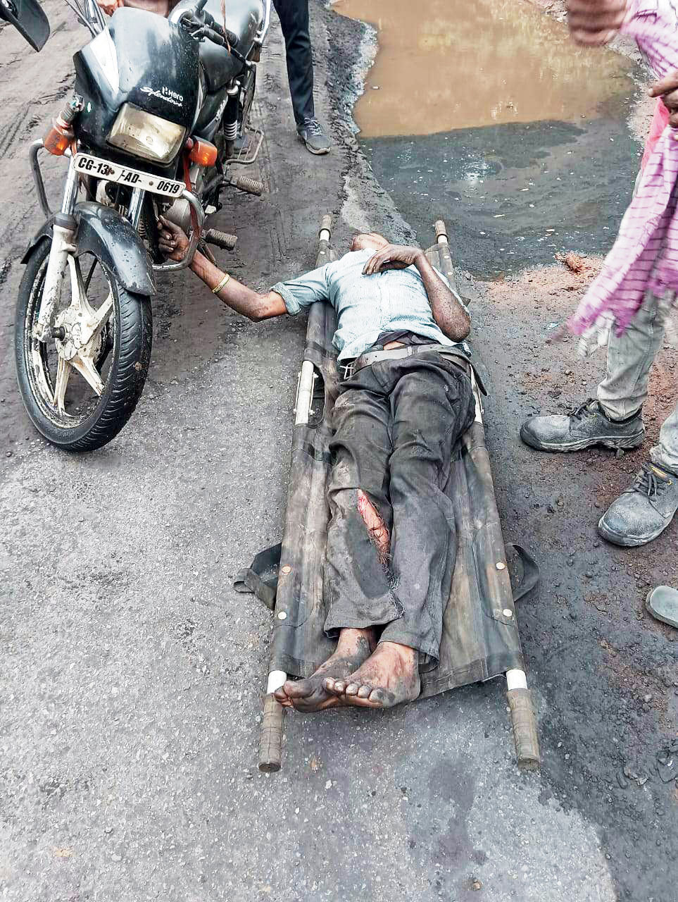 वाहन की चपेट में बाइक सवार मजदूर की मौत