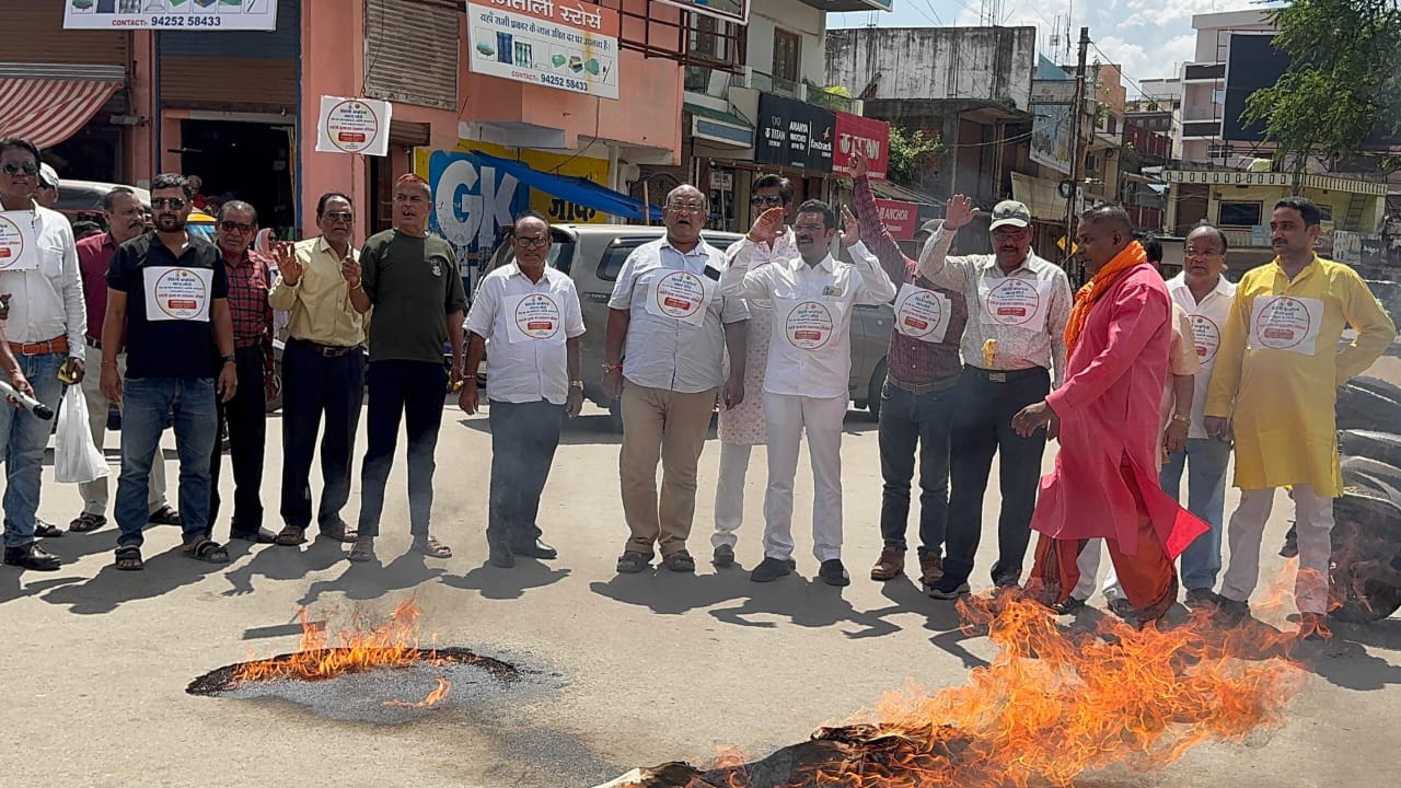 विदेशी वस्तुओं के बहिष्कार व स्वदेशी वस्तुओं के प्रचार के लिए  बाइक रैली, पुतला दहन