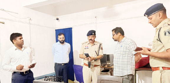 अपर मुख्य सचिव पिंगुआ ने थाना सिटी कोतवाली का किया निरीक्षण