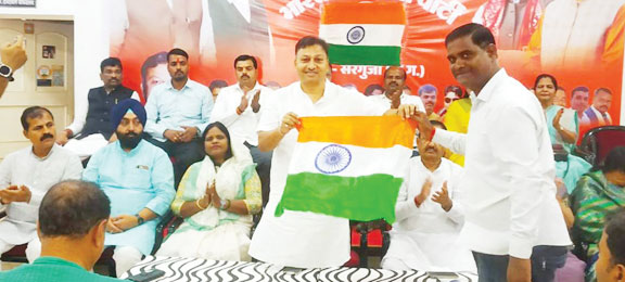  प्रत्येक बूथ में 50 झंडे जरूर फहराएं- सिसोदिया