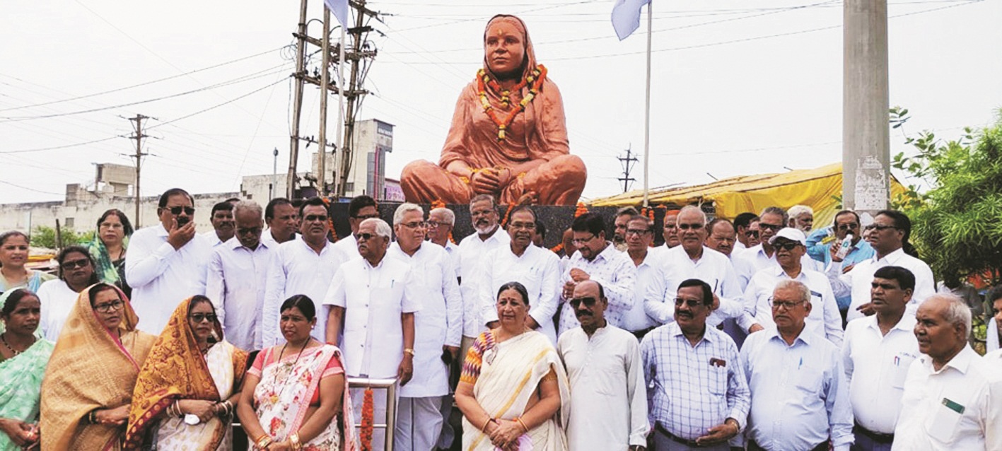 मिनीमाता को कांग्रेसजनों दी श्रद्धांजलि