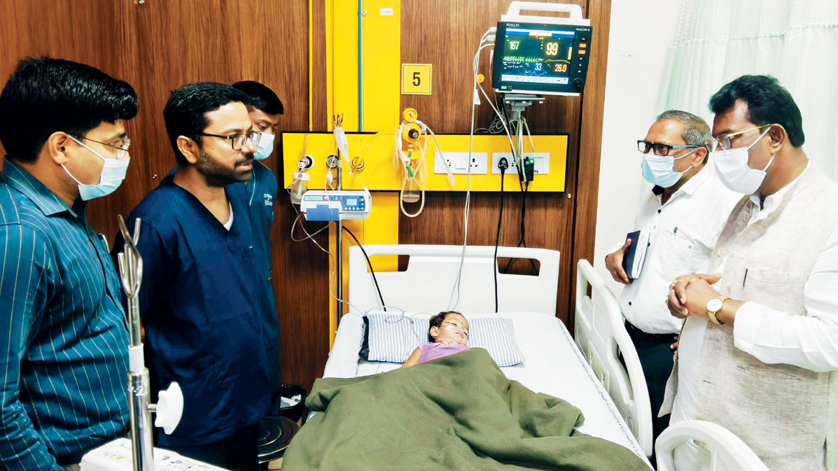 सडक़ दुर्घटना में मृत दंपति की बच्ची के इलाज के लिए विधायक ने दिए 10 हजार सडक़ दुर्घटना में मृत दंपति की बच्ची के इलाज के लिए विधायक ने दिए 10 हजार