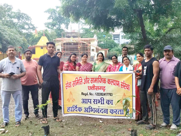 सेवा समिति ने कबीर नगर में शिव मंदिर प्रांगण में पौधे रोपे
