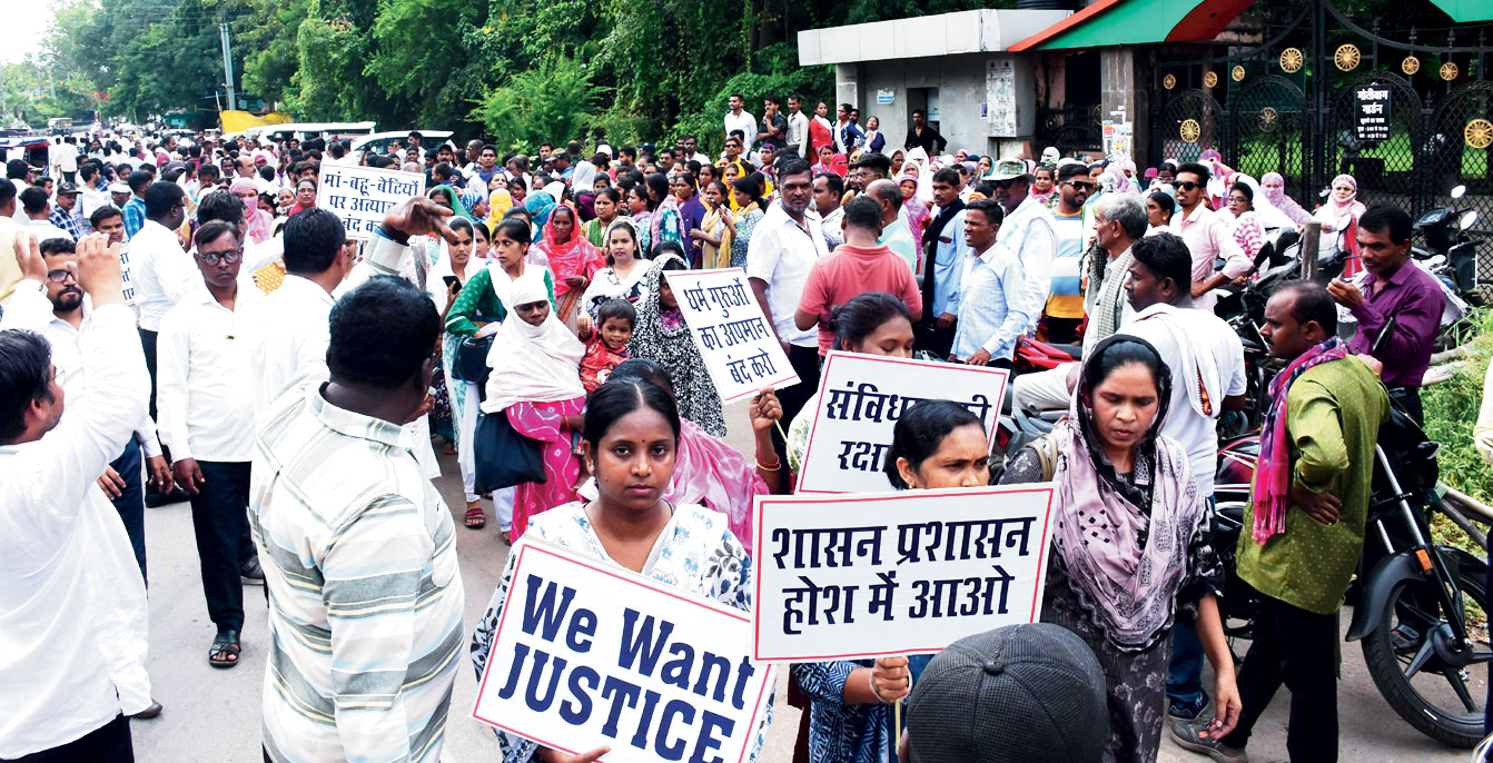 धर्मांतरण को लेकर बढ़ती प्रताडऩा के खिलाफ रैली