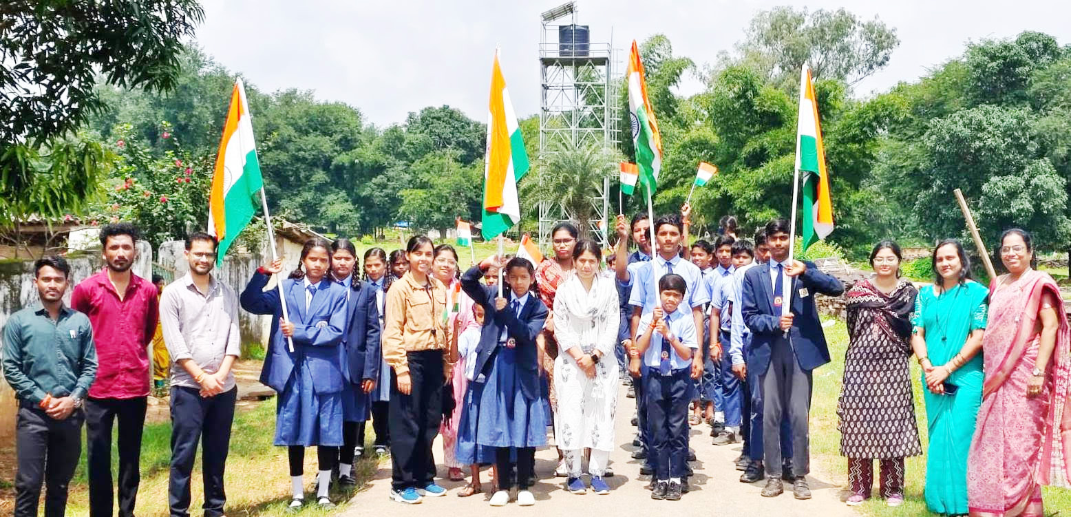 सेजस अलनार के स्कूली बच्चों ने हर घर तिरंगा रैली के साथ दिखाया देशभक्ति का जज्बा