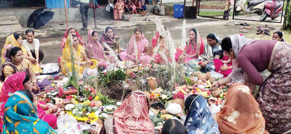 संतान की दीर्घायु और सुख-समृद्धि के लिए महिलाओं ने रखा हलषष्ठी व्रत