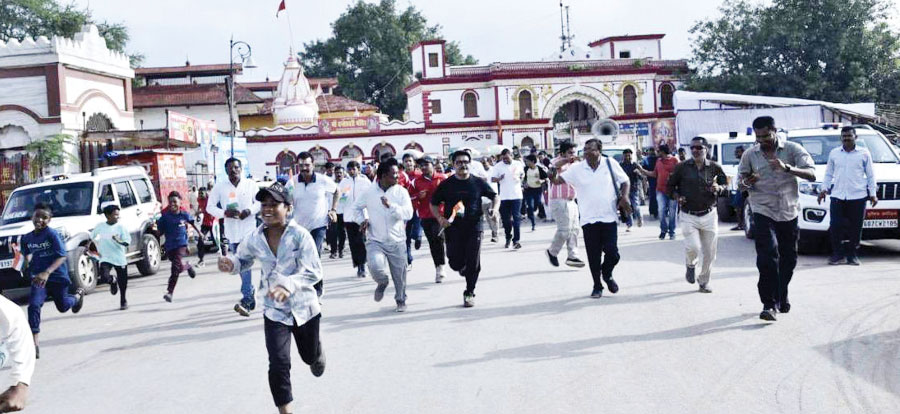 जनप्रतिनिधि-अफसर सहित विद्यार्थियों ने लगाई स्वतंत्रता-तिरंगा दौड़