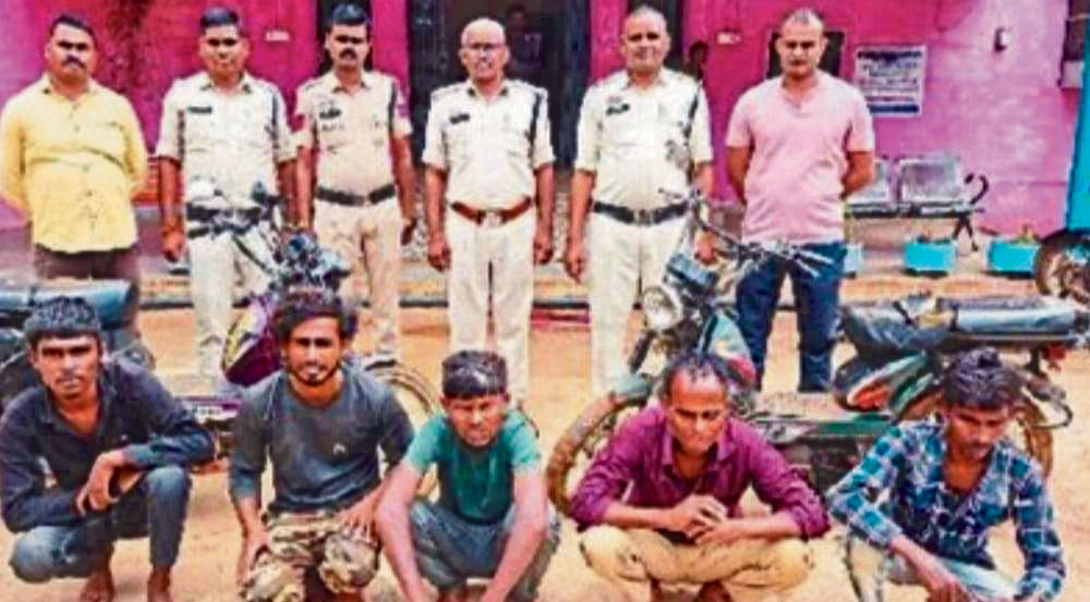 चोरी के 5 मामलों के आरोपी गिरफ्तार