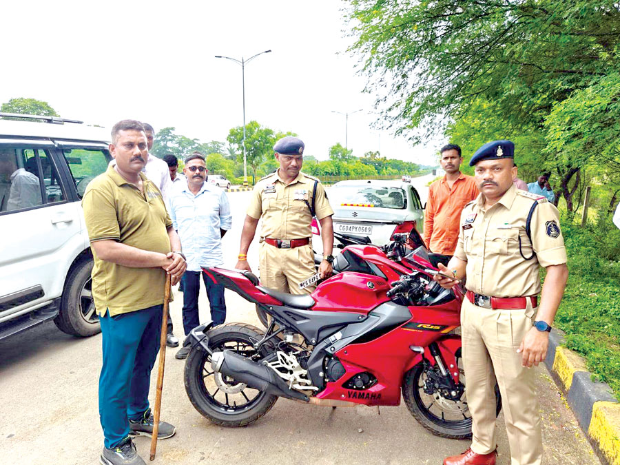 नवा रायपुर में स्टंट करने वाले 128 बाईक व 6 कार चालकों पर कार्रवाई