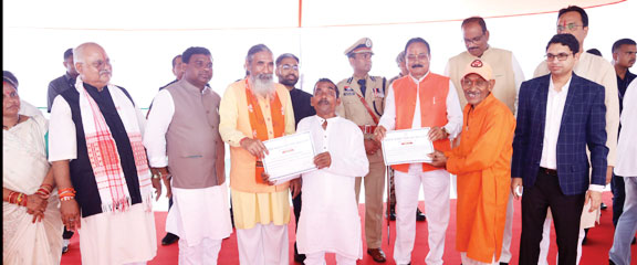 स्वतंत्रता दिवस पर समाज सेवा में अग्रणी कर्मयोगियों का सम्मान स्वतंत्रता दिवस पर समाज सेवा में अग्रणी कर्मयोगियों का सम्मान