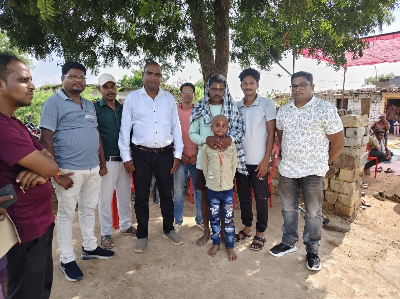 यादव समाज ने की जरुरतमंद परिवार की मदद