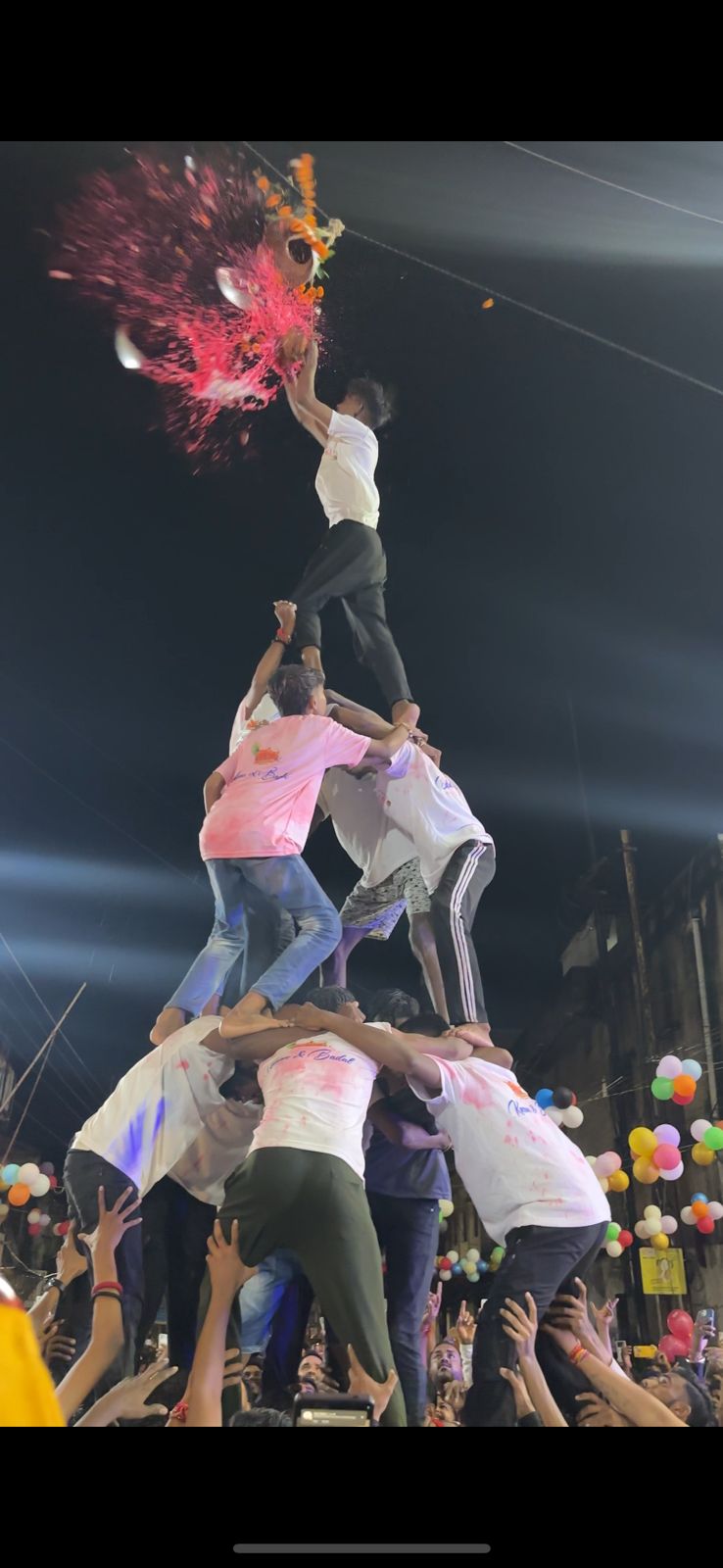 मूसलाधार बारिश के बीच दहीहांडी