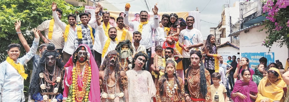 जन्माष्टमी पर यादव समाज ने निकाली शोभायात्रा, झांकियां रही आकर्षण का केंद्र