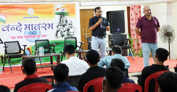 बीजापुर में आत्मसमर्पित नक्सलियों ने मनाया आजादी का जश्न, पेश किए गीत और नृत्य