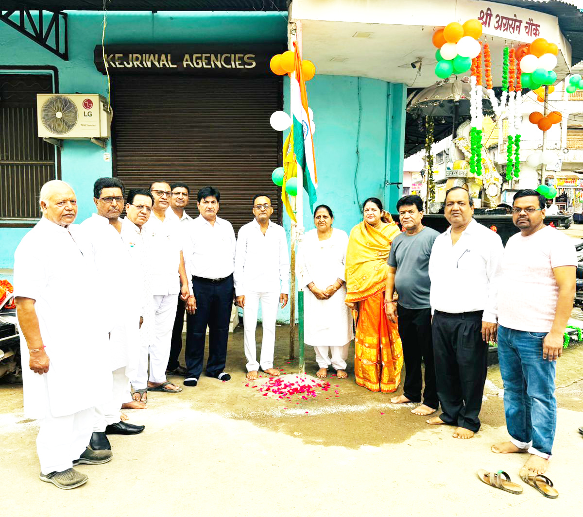 अग्रसेन चौक में  ध्वजारोहण