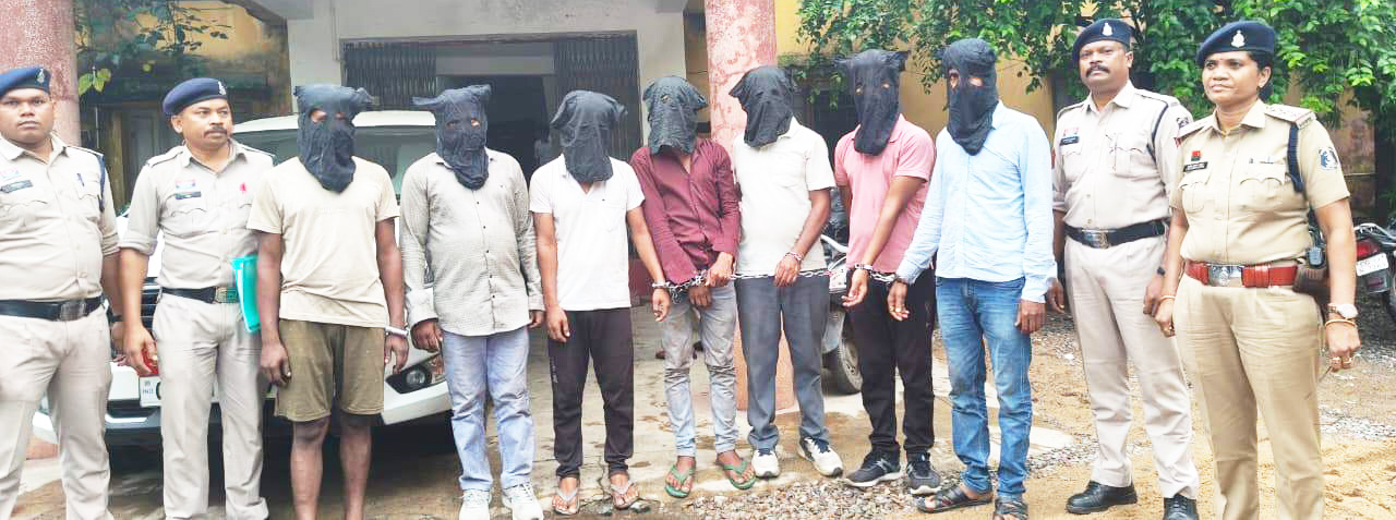 ट्रेलर लूटकांड का खुलासा  सात आरोपी गिरफ्तार