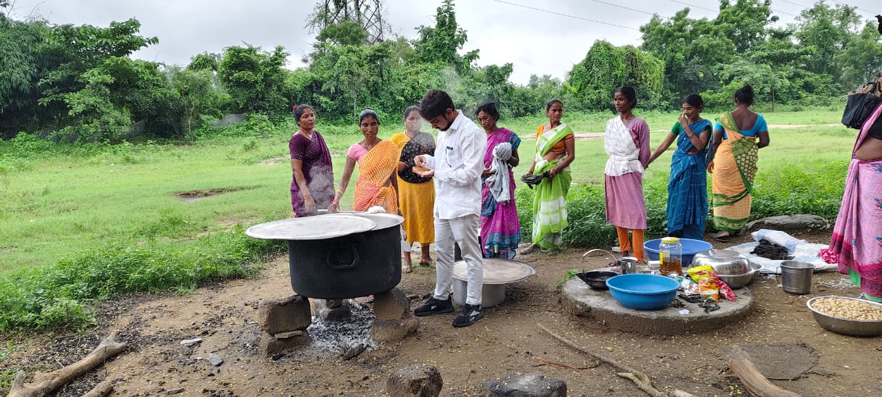 कोंटा डीएवी स्कूल में किचेन शेड नहीं, मध्यान्ह भोजन बनाने में परेशानी 