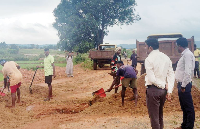 अवैध रेत परिवहन, 5 ट्रैक्टर-ट्रॉली जब्त