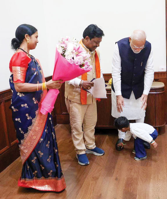 पीएम से सांसद कश्यप ने की मुलाकात, बस्तर दशहरे में आने दिया आमंत्रण