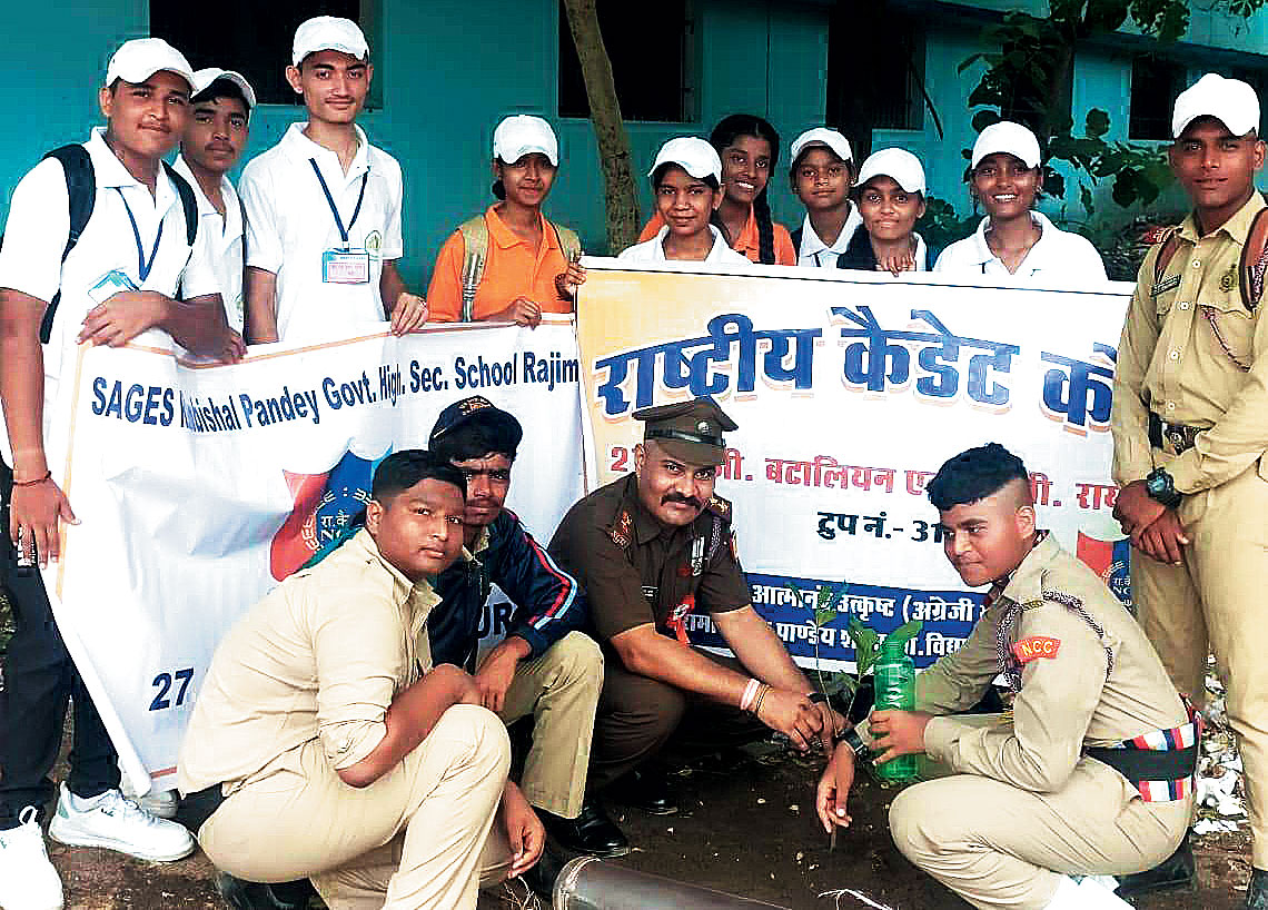 एनसीसी कैडेट्स ने किया पौधरोपण