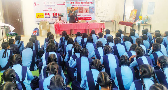 कन्या विद्यालय में विधिक साक्षरता शिविर