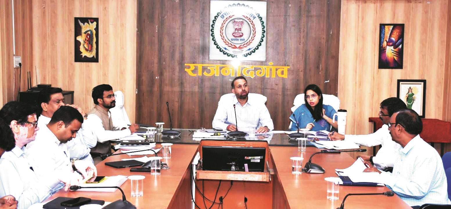 विकास कार्यों को गुणवत्तापूर्ण समय-सीमा में करें पूर्ण-कलेक्टर