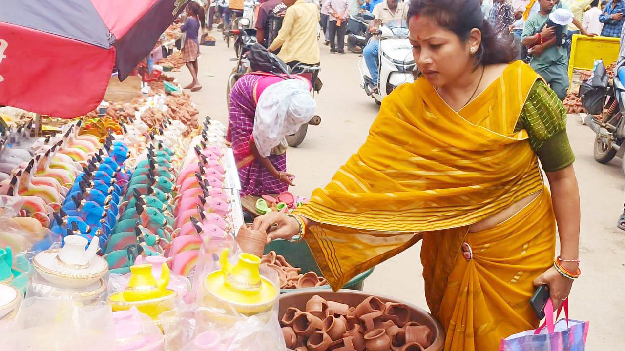 पोला कल, मिट्टी के बैल-बर्तन से सजा बाजार