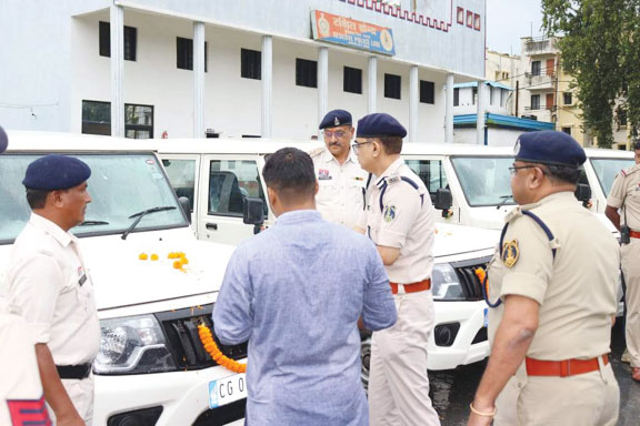 आईजी ने 10 पुलिस पेट्रोलिंग वाहनों को झंडी दिखा किया रवाना