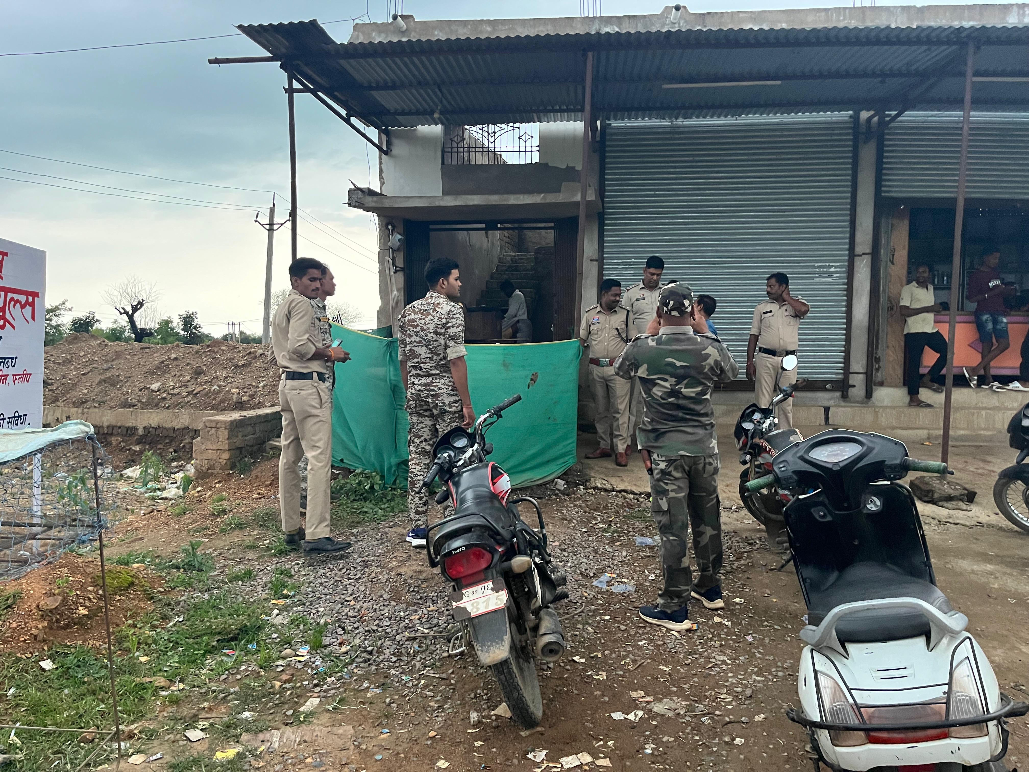 सार्वजनिक स्थानों पर शराब पीने वालों पर कार्रवाई सार्वजनिक स्थानों पर शराब पीने वालों पर कार्रवाई