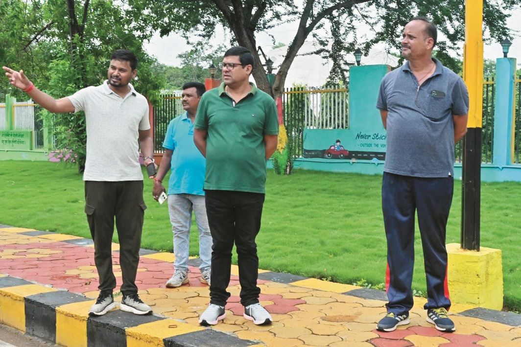 आयुक्त ने ई-लाईब्रेरी व ट्रैफिक पार्क का किया निरीक्षण