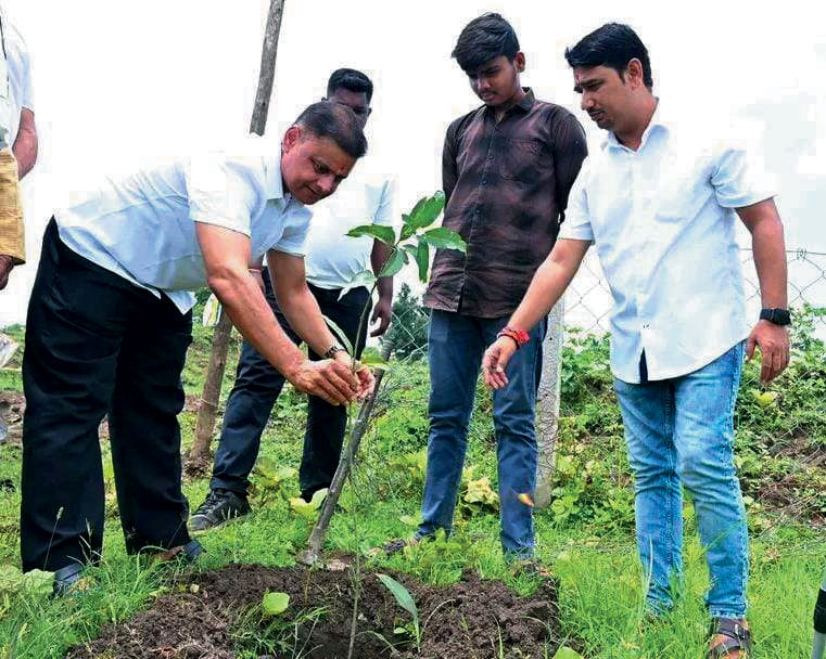 नपा अध्यक्ष की भागीदारी पौधारोपित हुआ गौधाम