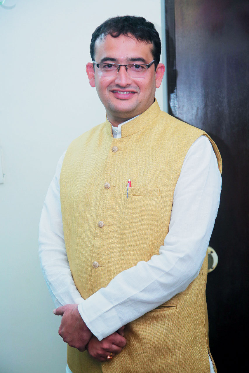 सडक़ों के गड्ढों से आम लोगों को निजात दिलाएगी साय सरकार -चेतन हिन्दूजा