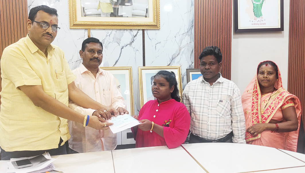 जशपुर की बेटी सरस्वती सोरेन ने छुआ सुरों का आकाश, सीएम ने बढ़ाया हौसला