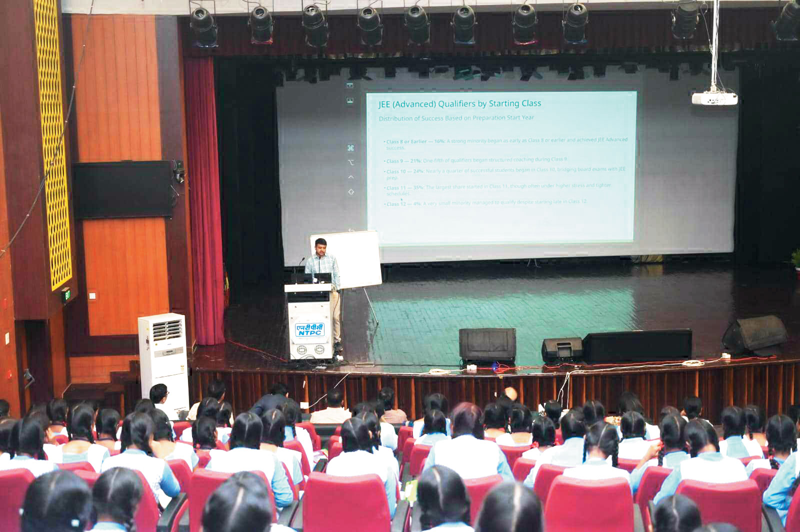 एनटीपीसी लारा के प्रभावित गाँवों के छात्रों के लिए करियर परामर्श