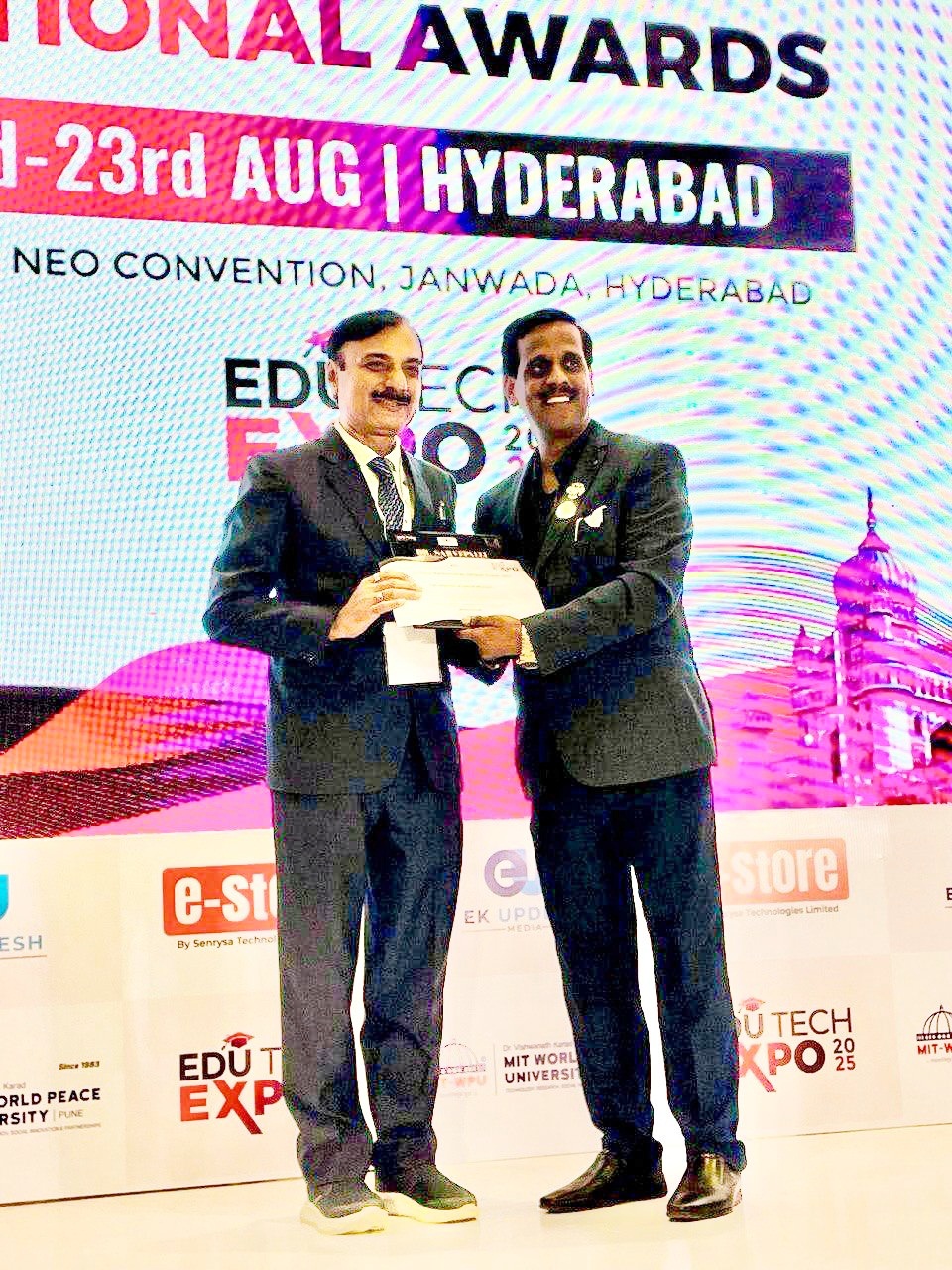 अम्बुजा विद्यापीठ प्राचार्य को डॉ. सर्वपल्ली राधाकृष्णन राष्ट्रीय पुरस्कार