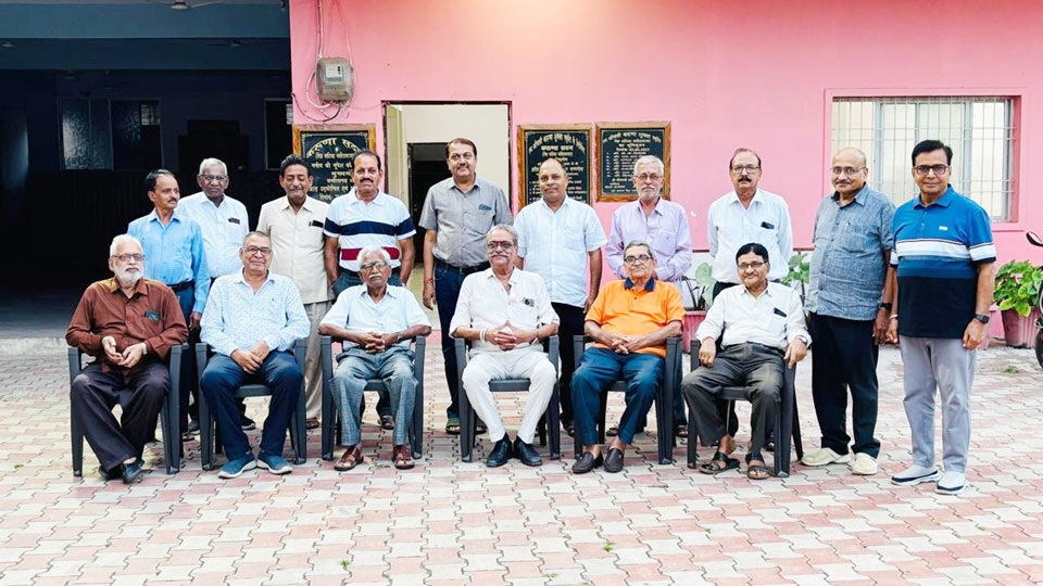 वरिष्ठ नागरिक समिति के अध्यक्ष बने श्याम शुक्ला