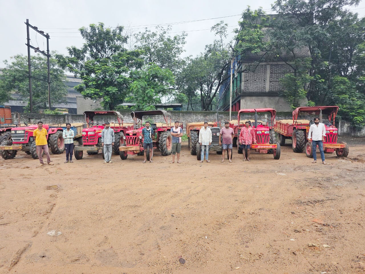 अवैध रेत परिवहन, 9 ट्रैक्टर-ट्रॉली जब्त